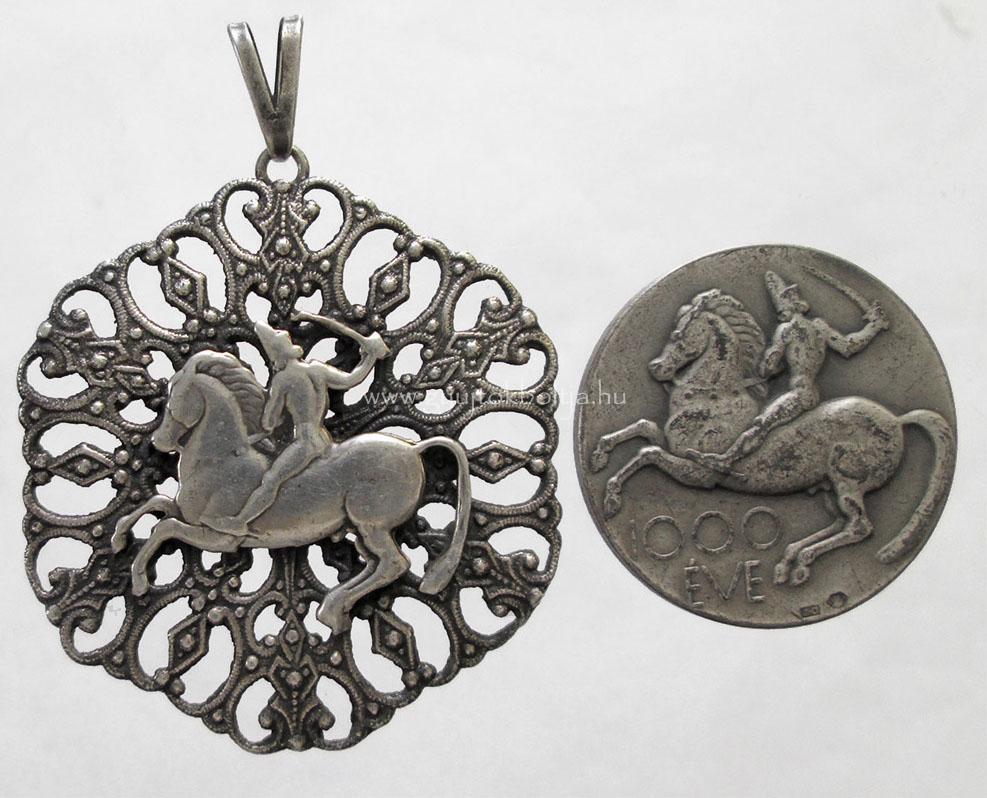 Beck �. F�l�p: Ezer �ve k�zd a magyar 1915 ez�st med�l